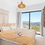 Elgian Luxury -private Pool & Sea View Villa Pondi