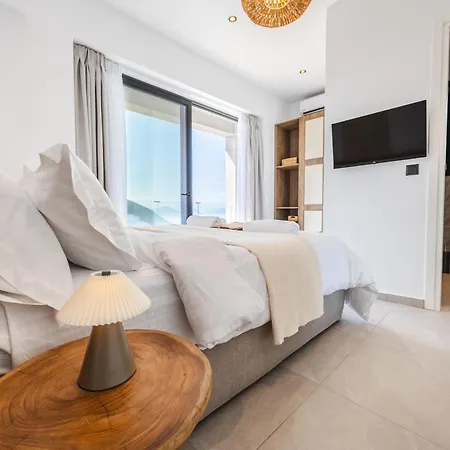 빌라 Elgian Luxury -private Pool & Sea View Pondi