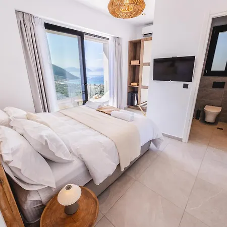 Elgian Luxury -private Pool & Sea View 빌라 Pondi