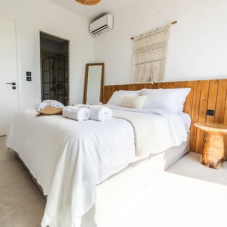 Elgian Luxury -private Pool & Sea View 빌라 Pondi