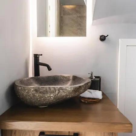Elgian Luxury -private Pool & Sea View 빌라 Pondi