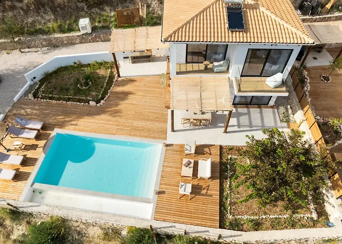 Elgian Luxury -private Pool & Sea View Villa Pondi
