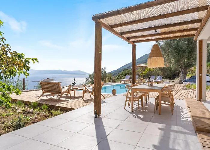 Elgian Luxury -private Pool & Sea View Villa Pondi